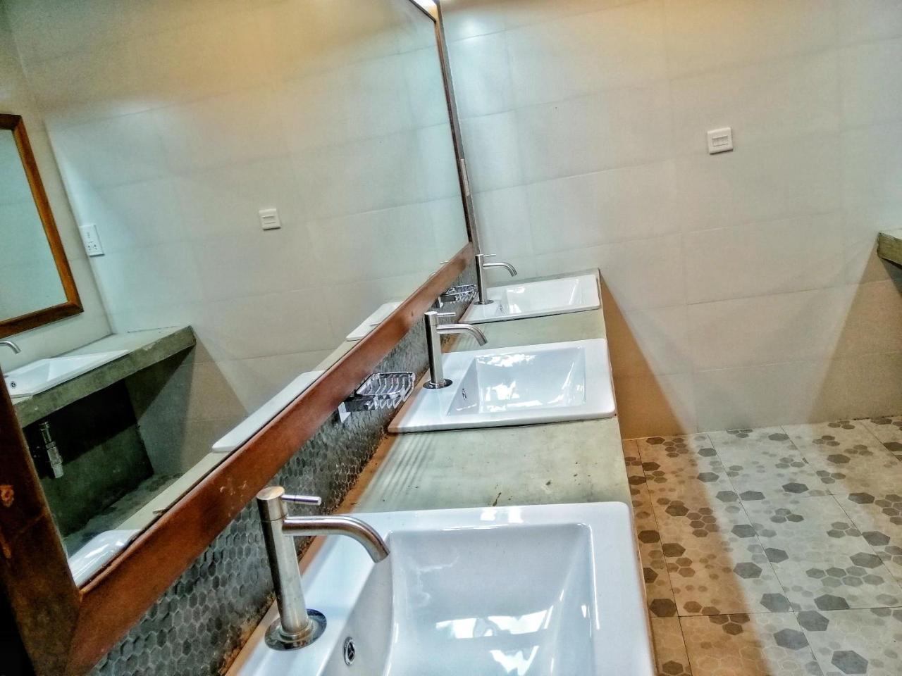 דיקוולה Hiriketiya Beach Hostels מראה חיצוני תמונה
