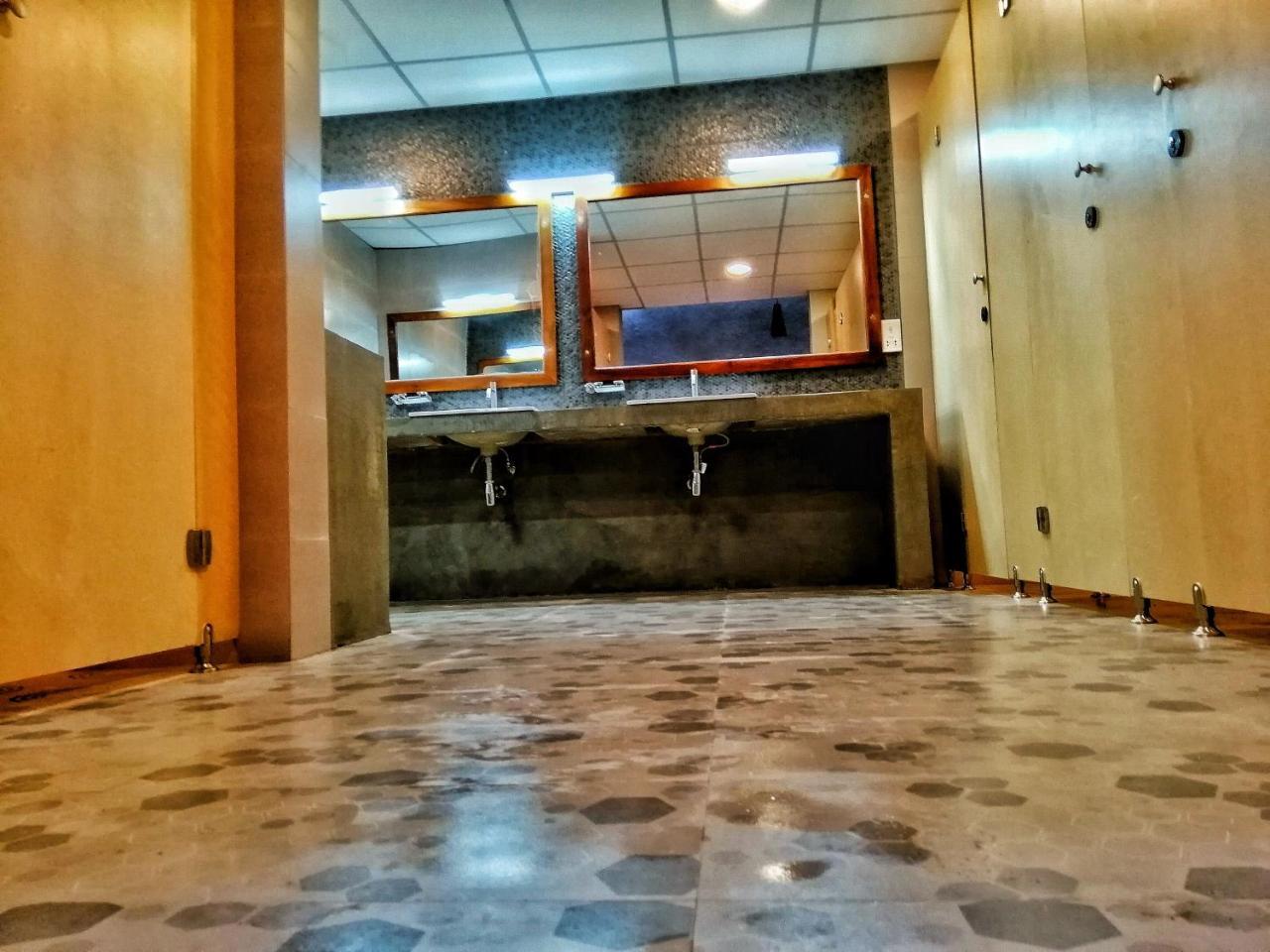 דיקוולה Hiriketiya Beach Hostels מראה חיצוני תמונה