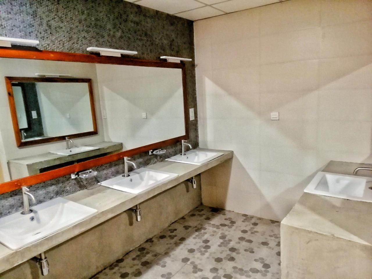 דיקוולה Hiriketiya Beach Hostels מראה חיצוני תמונה
