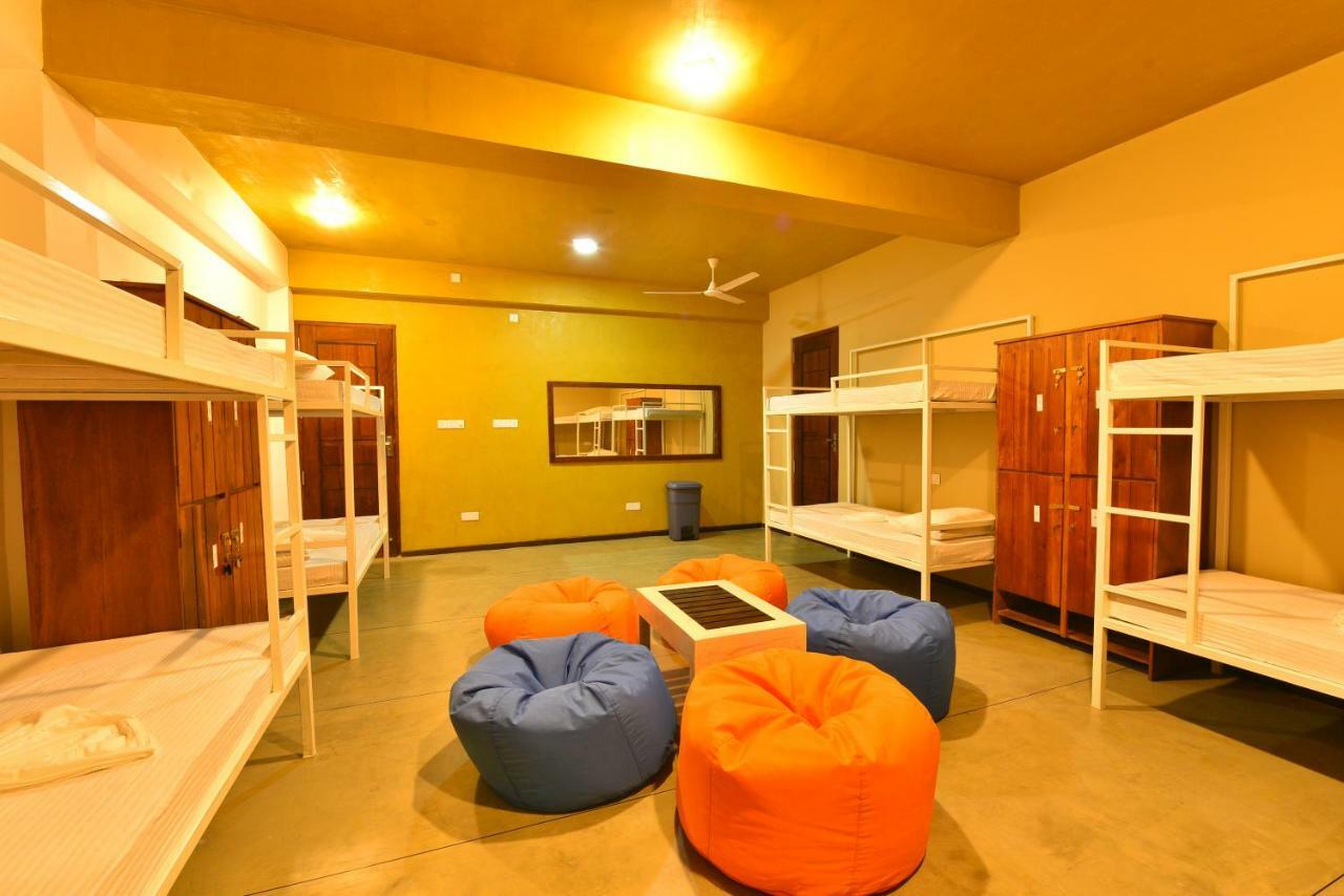 דיקוולה Hiriketiya Beach Hostels מראה חיצוני תמונה