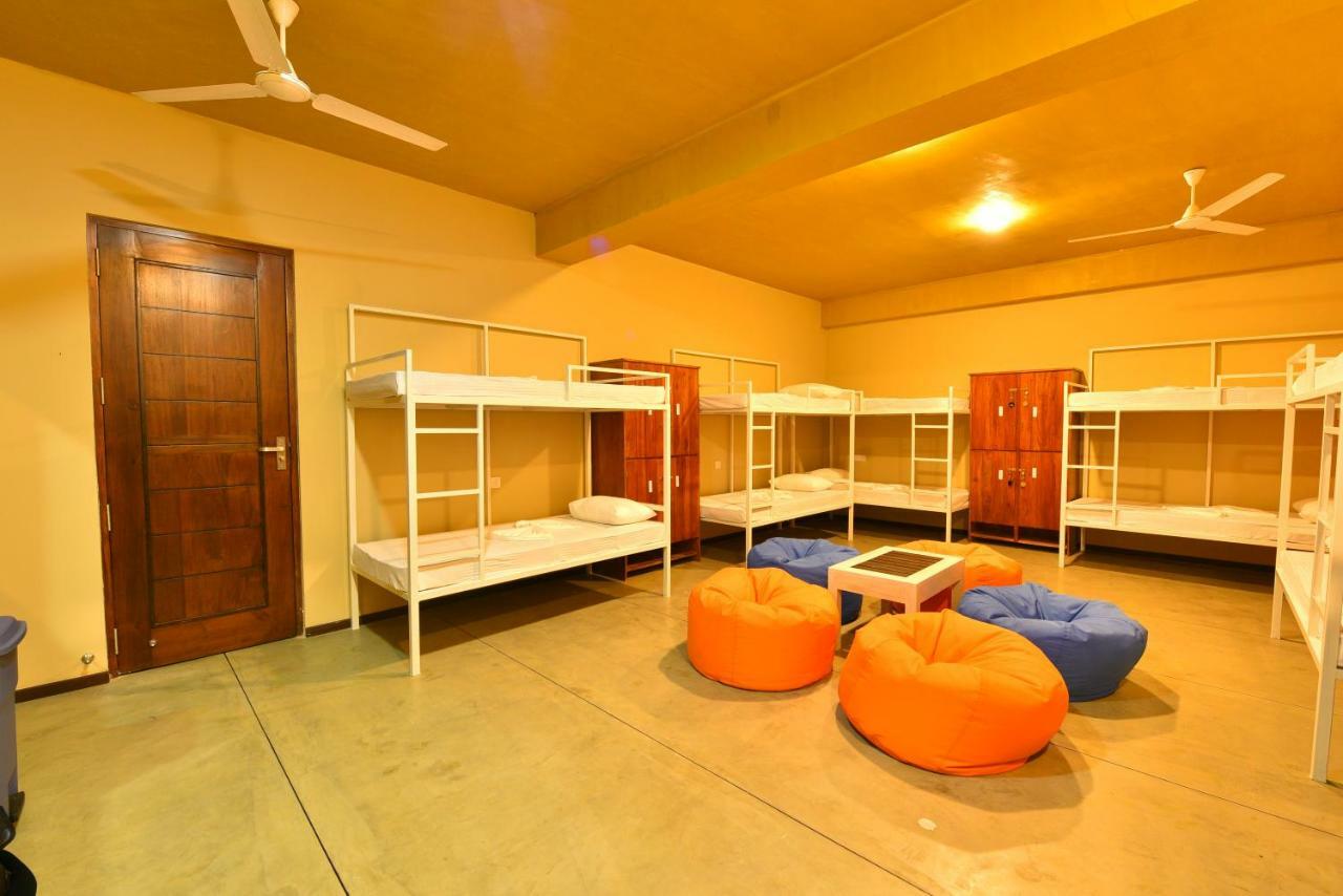 דיקוולה Hiriketiya Beach Hostels מראה חיצוני תמונה