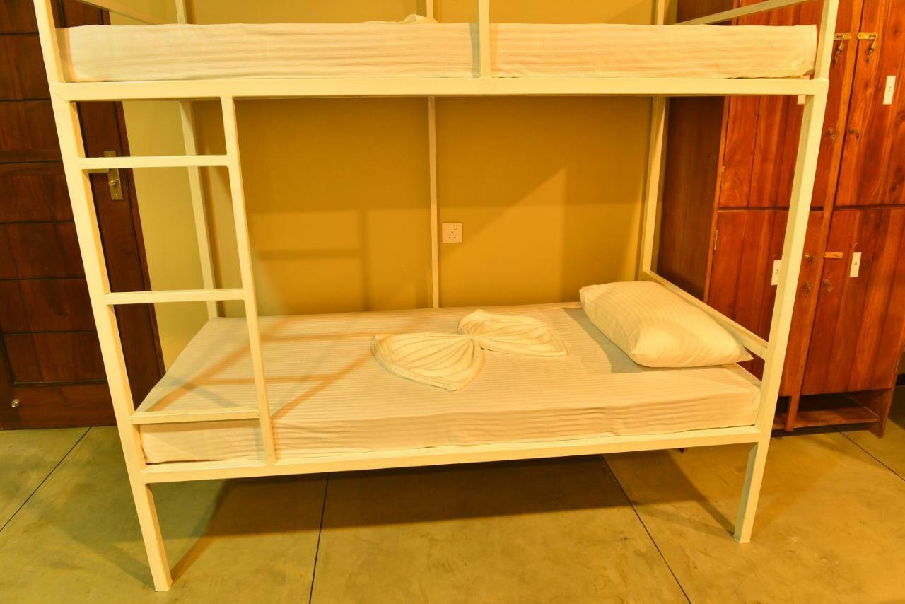 דיקוולה Hiriketiya Beach Hostels מראה חיצוני תמונה