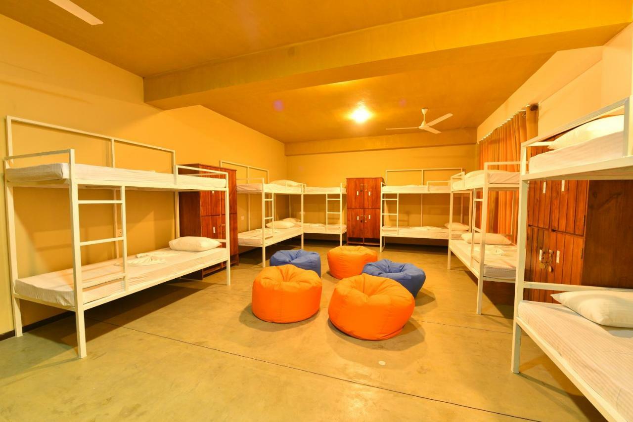 דיקוולה Hiriketiya Beach Hostels מראה חיצוני תמונה